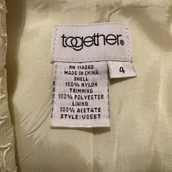 Romantic lace suit (skirt and jacket) - Picture 4 of 4